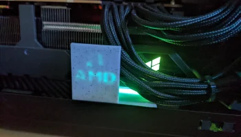 Прокладка AMD GPU с полупрозрачным логотипом......