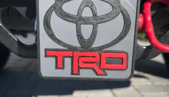 Крышка прицепного устройства TRD Toyota (с рожками)......... Крышка прицепного устройства TRD Toyota (с рожками).........