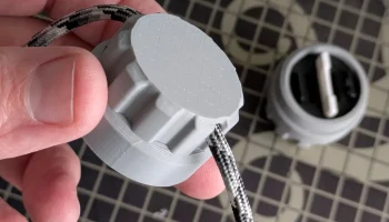Держатель SD-карты с винтовой крышкой........ 2