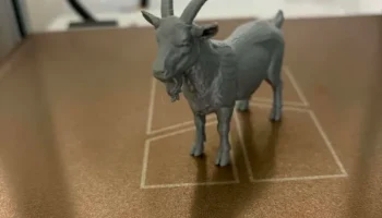 Альпийская фигурка горного козла, напечатанная на 3D-прин... 1