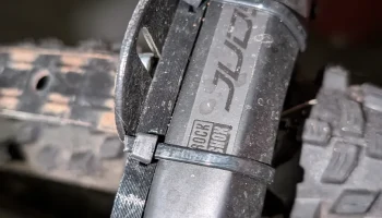 Адаптер брызговика для RockShox Judy 1