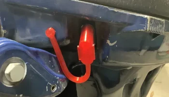 Крышка разъема топливного бака подвесного двигателя Honda... 1