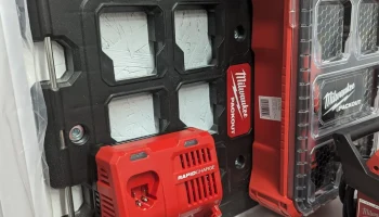 Кронштейн Milwaukee Packout для устройств быстрой зарядки... 1