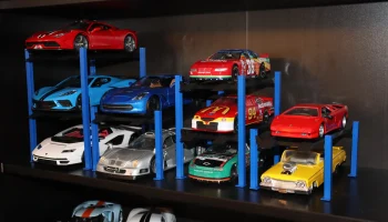 Литой автомобильный подъемник с 4 опорами - масштабы 1:64, 1