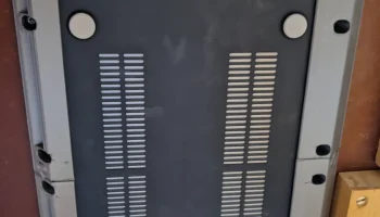 Ноутбук под столом Ноутбук под столом