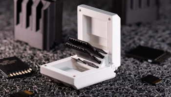 Чехол для SD-карт Geared с защелкивающимся шарниром и маг... Чехол для SD-карт Geared с защелкивающимся шарниром и маг...