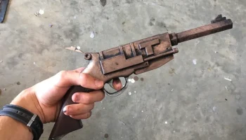 Пистолет Малькольма из Firefly (также известный как Двигател