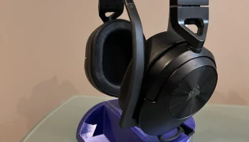 Подставка для наушников с местом для хранения...... 1