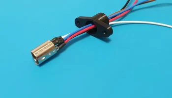 6-контактный разъем mini-Din для рулевых колес Thrustmast..