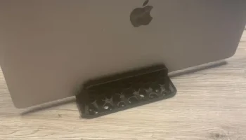Macbook Pro / Macbook Air Стендер Вороной 2