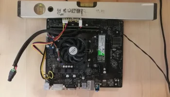 Настенное крепление для материнской платы MicroATX...... 2