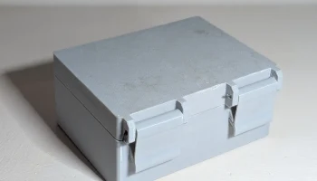 Защитная защелкивающаяся коробка............