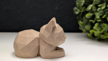 Низкополигональная спящая кошка 3