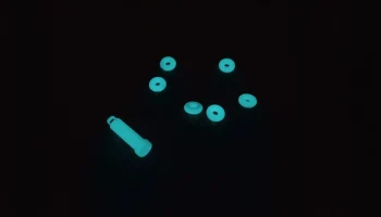 GlowNut и GlowerStick; Светящаяся подвеска-молния 1