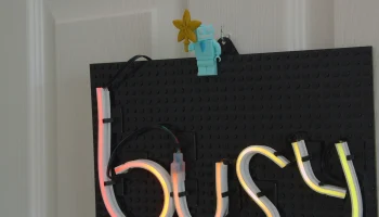 Неоновая вывеска LEGO с NeoPixels 5