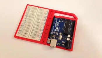 Arduino с держателем макетной платы