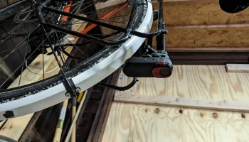 Крепление для тубуса Garmin Varia RCT715 в стойке...... 1