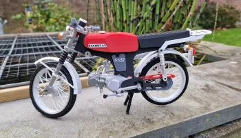Honda SS50 1974 г. масштаб 1:8 Дизайнер Эд ван дер Хейден... 3