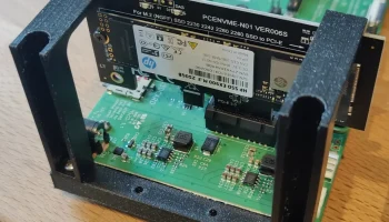 Задняя панель вычислительного модуля Raspberry Pi с 4 мод... 5