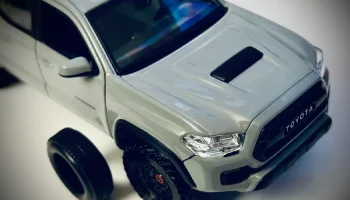 Вездеходные шины для модели Toyota Tacoma (масштаб Maisto... Вездеходные шины для модели Toyota Tacoma (масштаб Maisto...