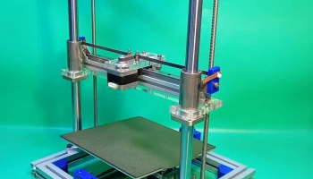 Акриловый 3D-принтер своими руками с декартовой осью слай..