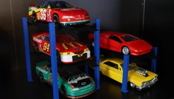 Литой автомобильный подъемник с 4 опорами - масштабы 1:64, 1 2