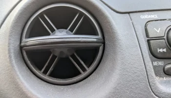 Крепление автомобиля Тойота Ярис............