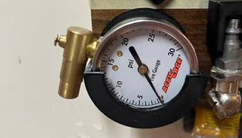 Настенный держатель Accu-Gage