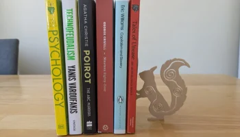 Подставка для книги с белками 1