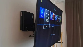 Вертикальный держатель PS4 2