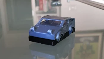Мраморная игрушечная машинка