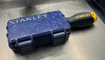 Прочная коробка с вкладышем для отвертки Stanley STH0-708..