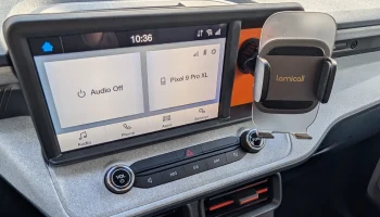 Вставка с прорезями для крепления телефона (Ford Maverick...