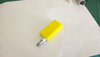 Компактная отвертка с кнопкой извлечения бит....... 1