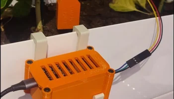 ESP32 Чемодан с держателем для цветочных горшков........