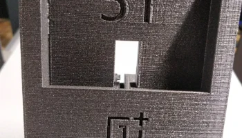 OnePlus 5T с док-станцией Spigen Rugged Armor 1
