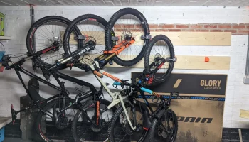 Настенное крепление MTB с шарниром... 1