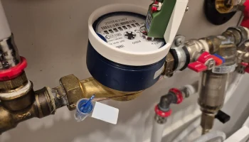 Интеллектуальное крепление для датчика расхода воды........