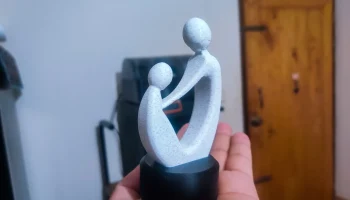 Скульптура ко Дню матери