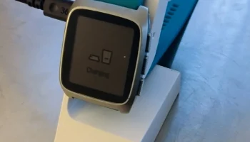 Зарядная док-станция/подставка Pebble Time 2.........