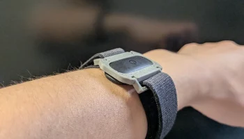 Воздушный адаптер Fitbit для ремней на бицепс или лент НА... 5