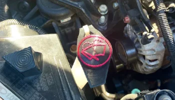Крышка бачка омывателя ветрового стекла Veloster............ Крышка бачка омывателя ветрового стекла Veloster............