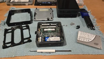 Удлинитель корпуса SSD/HDD Intel NUC 10 Slim...... 1