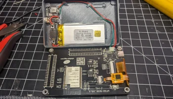 Корпус для платы разработчика WT32-SC01 с подставкой/акку.. 3