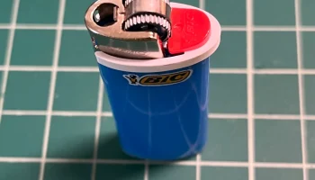 Защитный зажим для зажигалки Bic