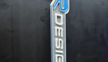 брелок с дизайном R 4