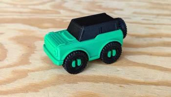 Стилизованный Ford Bronco в масштабе 1/64......