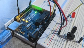 Держатель макетной платы Arduino Uno с лотком............ 3