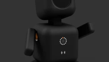 Momy-Desk-Robot 1