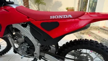 Honda CRF250R 2025 Крышка воздушного фильтра CRF450......... 1